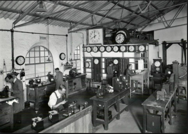 CONTROL TOTAL DE CALIDAD " (TERCERA ETAPA)Trabajo en equipo donde el director de la empresa, gerentes medios, supervisor, el empleado de la línea y el vendedor eran quienes participaban en ésta.