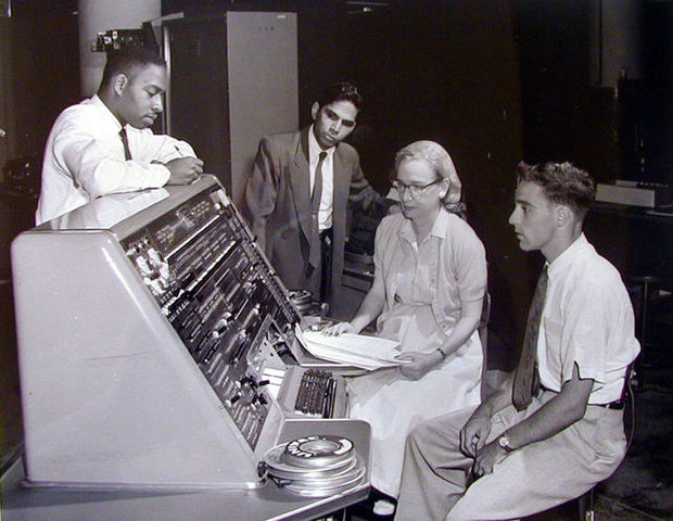 Grace Murray Hopper- Lenguaje Cóbol de programación clave.