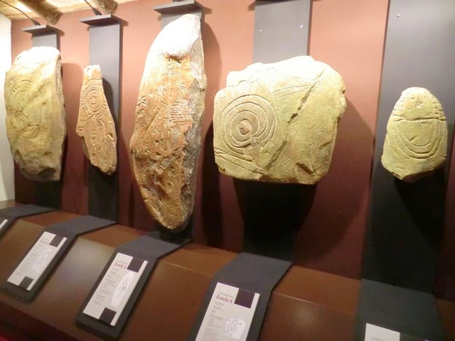 1200 a.C: Estelas funerarias y pinturas de Monfragüe.