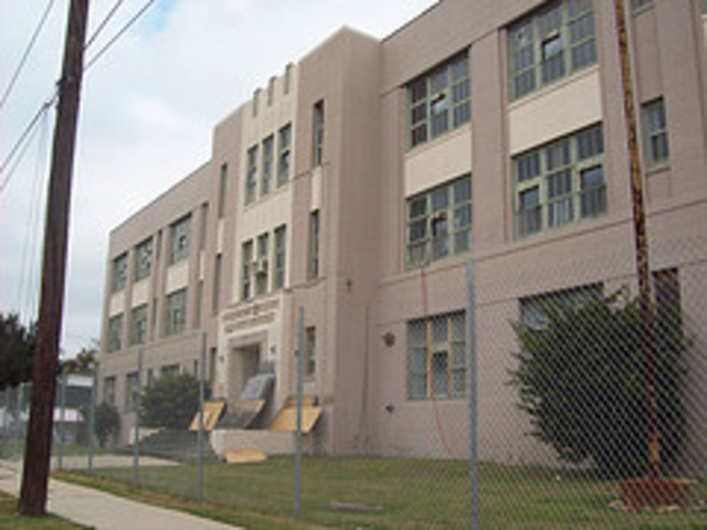 Bridges returns to William Frantz without protesters and without US Marshalls to protect her.