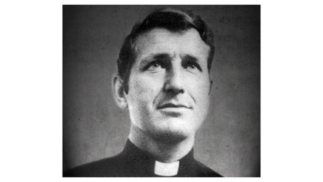 Es asesinado la primera víctima de la Triple A, el padre Mujica