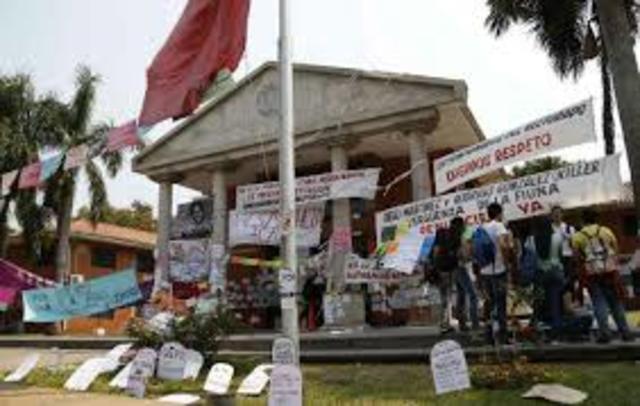 Se crean las universidades. y se da una educación gratuita.