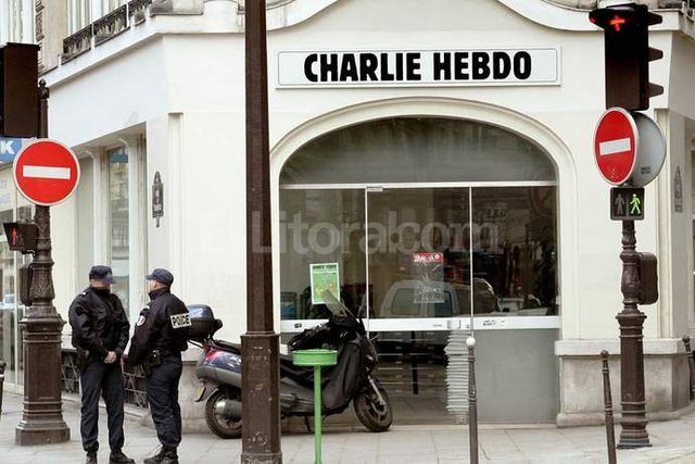 Atentado islamista contra Charlie Hebdo en París.