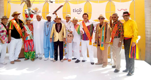 Creación del desfile del Rey Momo por la Calle 17