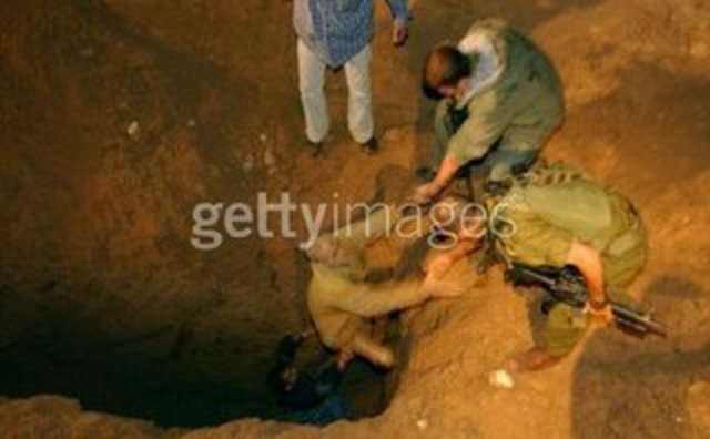 Islamist Fighters Hide