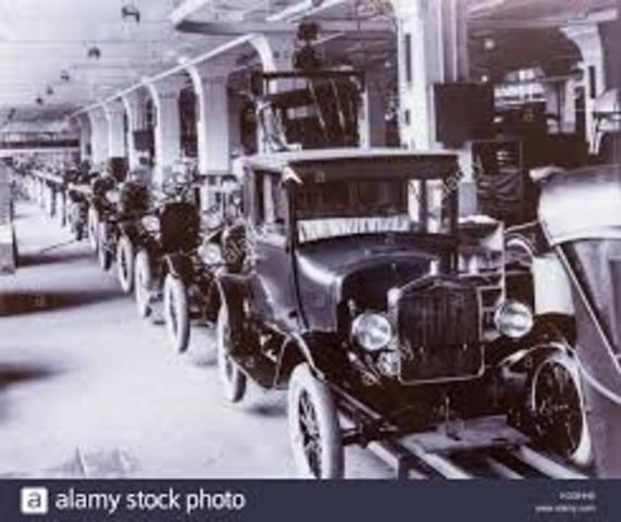 Linea de ensamblaje en movimiento