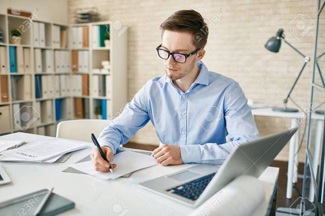 Preparar sesiones presenciales y virtuales. No se realizan didácticas, pero sí de clase.