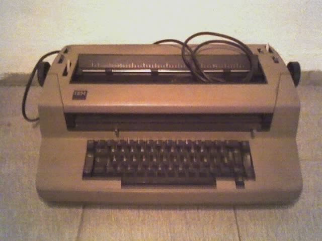 MAQUINA DE ESCRIBIR ELECTRICA