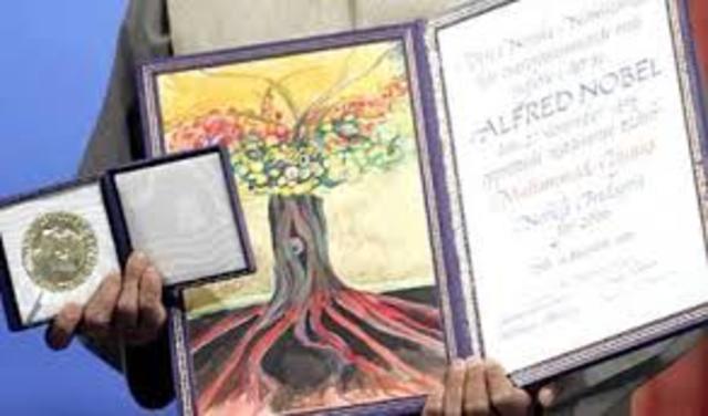 The Bloomsbury Group gathers for informal evenings at the family home of Virginia and Vanessa Stephens (later Virginia Woolf and Vanessa Bell)