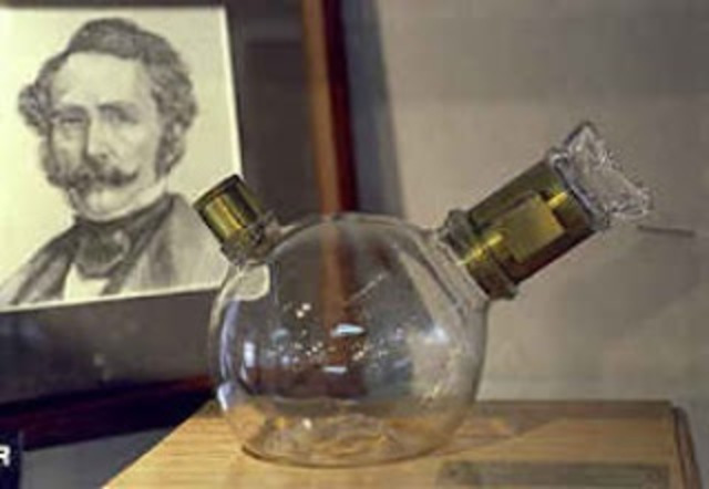 Morton ensaya una anestesia con éter