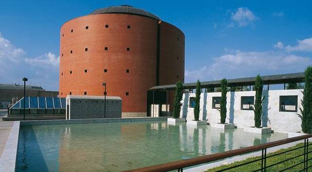 MUSEO EXTREMEÑO E IBEROAMERICANO DE ARTE CONTEMPORÁNEO (MEIAC)