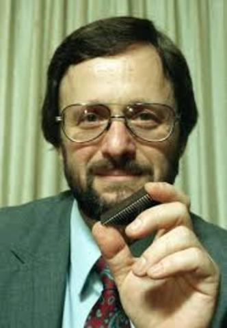 Gilbert Hyatt (Cuarta generación de computadoras)