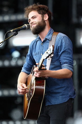 Od svojih prvih tinejdzerskih dana druži se sa Passangereom