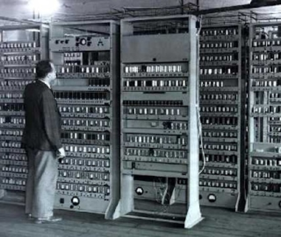 Первое поколение компьютеров (ламповые)