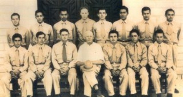 Los primero estudiantes en el parque