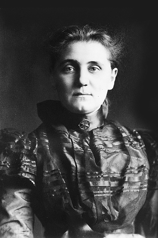 Jane Addams Creates the Hull House