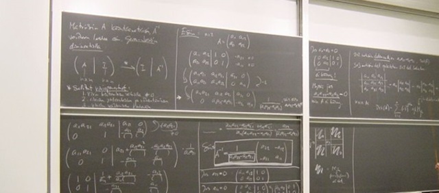 Escuela de Pizarra y el Pizarrón de gis  (TIZA)