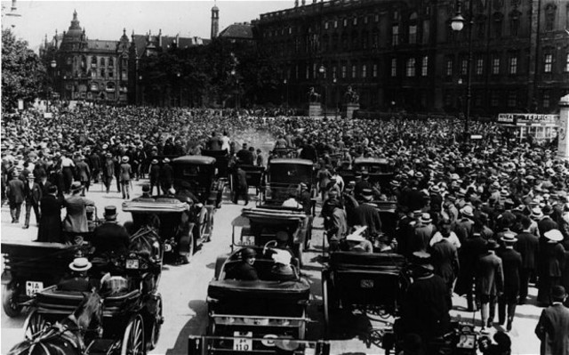 Germany declares war on Russia.