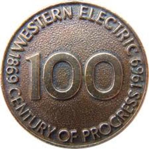 Western Electric produced its first model to use a handse