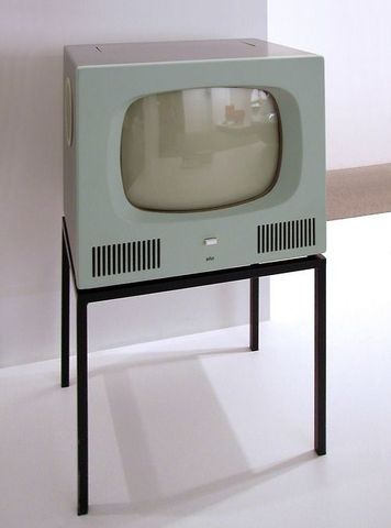 MODELO DE GAMA ALTA (TELEVISOR)
