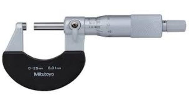 Henry Maudslay construye un micrómetro