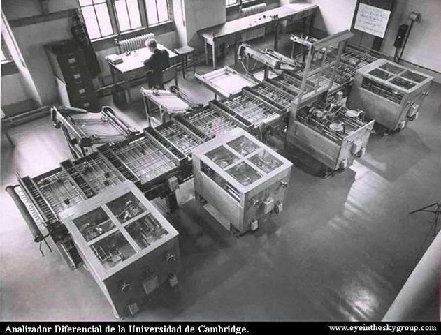 Máquina de resolver ecuaciones diferenciales de Vannevar Bush