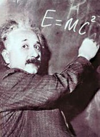 Einstein publica la teoría de la Relatividad.