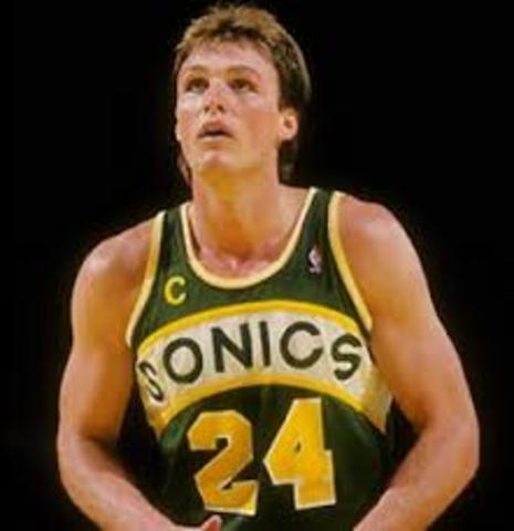 First NBA Unrestricted Free Agent Signed