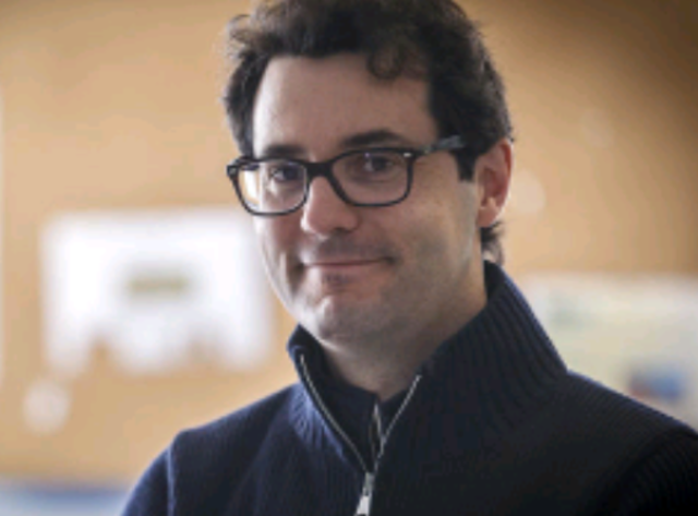 Juan antonio bayona con música de Fernando Velázquez