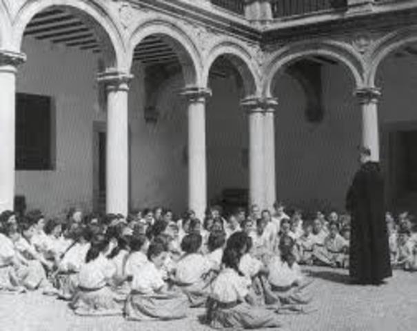 LA IGLESIA CONTROLA LA EDUCACIÓN