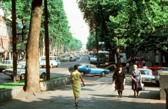 Yeltsin In Charge of Construction