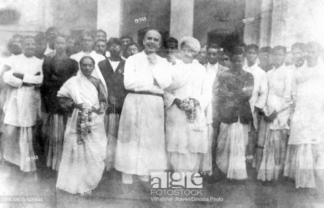 Gandhi Returns to India