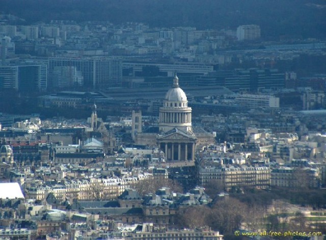 Sepultada en honores.