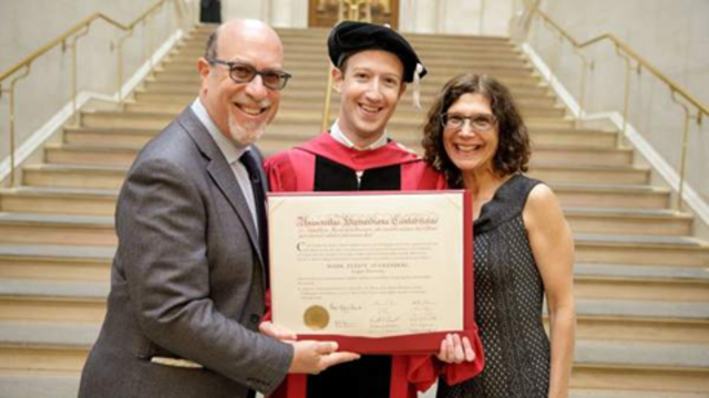 se gradua de Harvard