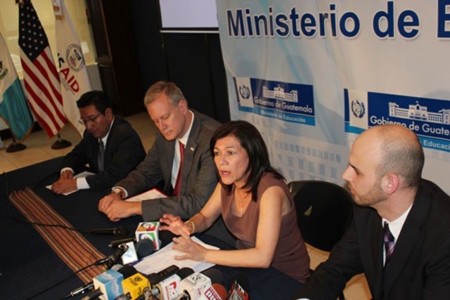 2001 Diálogos y Consultas en varios sectores del país