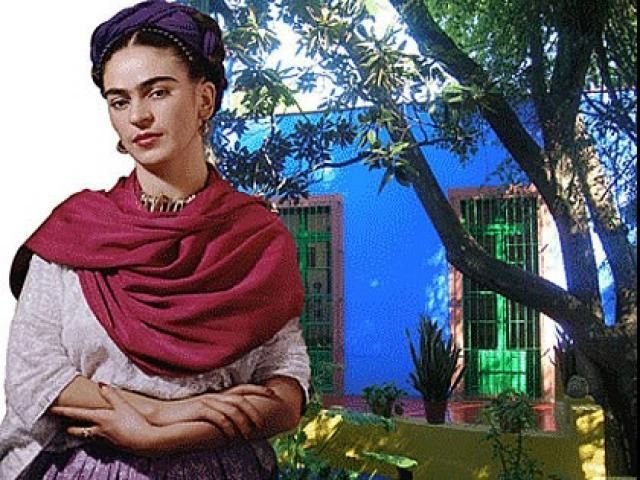Frida se une a la facultad de la Escuela de Pintura y Escultura del Ministerio de Educación.