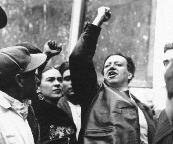 Frida vuelve a formar parte del partido comunista.