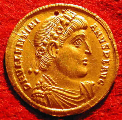 Ο  Θεοδόσιος Β' προχωρά σε σημαντικές βελτιώσεις στην κατασκευή του ναού