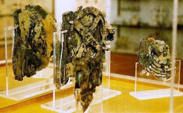 PRIMERA COMPUTADORA mecanismo de Anticitera y el Astrolabio