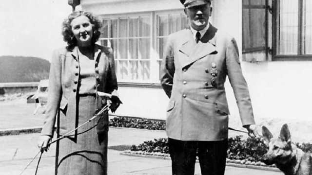 Hitler y Eva Braun se suicidan