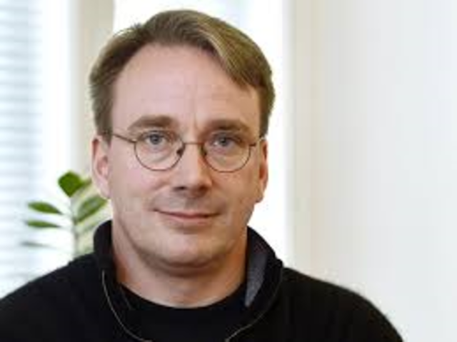 Linus Torvalds creates Linux Kernel
