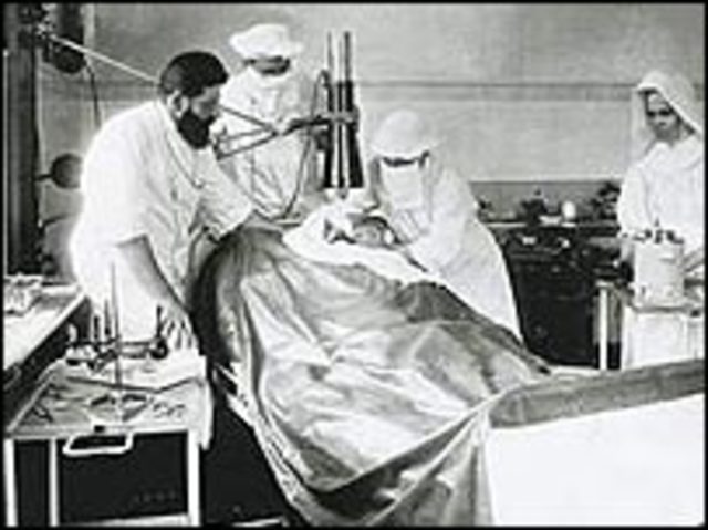 Primera cirugía de trasplantes en seres humanos