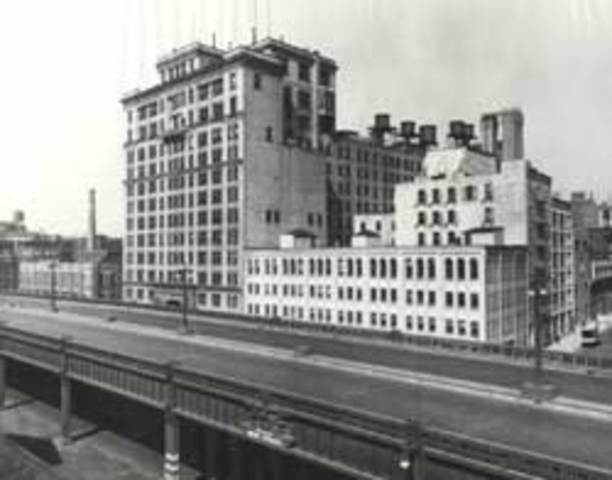 Named "Director of transistor physics research" at Bell Labs