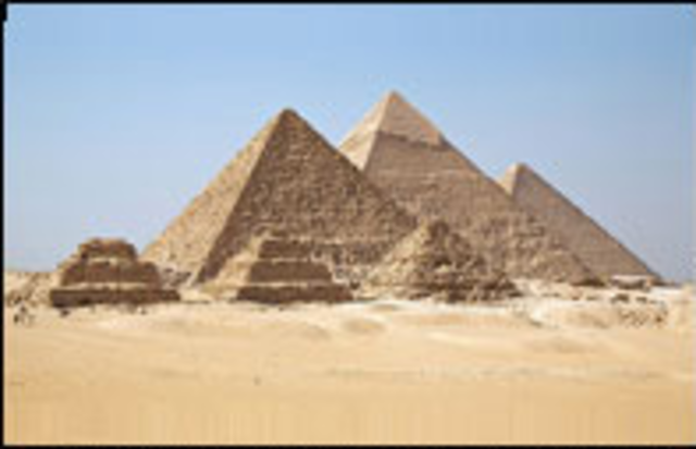 The Khufu  and Khafre pyramids have a north-south orientation