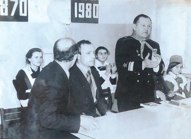 Контр-адмирал - почетный пионер  дружины школы