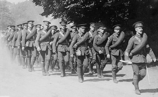 British troops arrive in France