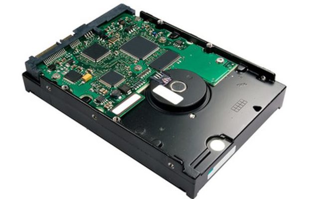 Primer computador comercial con disco duro de cabeza movil