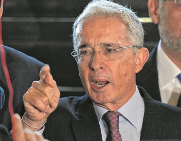 ALVARO URIBE VELEZ