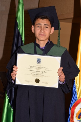 Me graduó del bachillerato