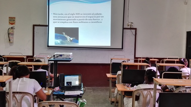 Video beam:visualización ampliando las imágenes permitiendo a los asistentes una mejor comprensión